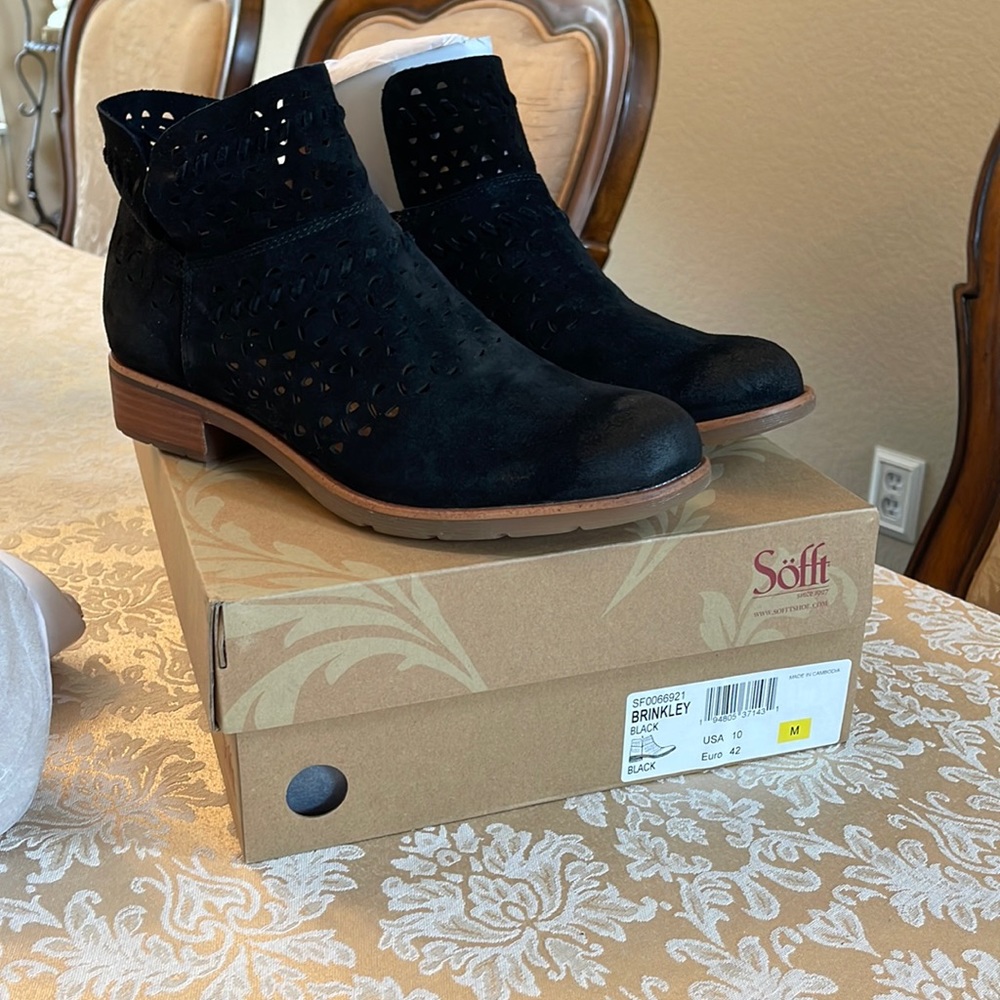 Sofft “Brinkley” genuine black suede booties NIB